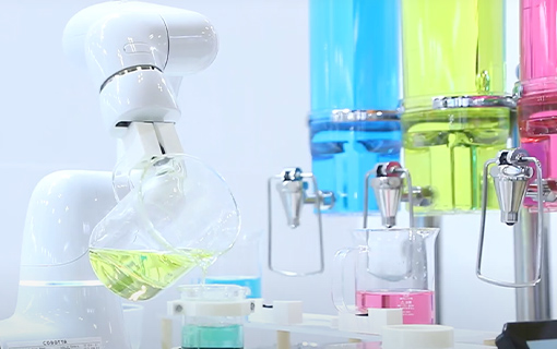 AIを活用した液体の秤量・調合作業の自動化の画像