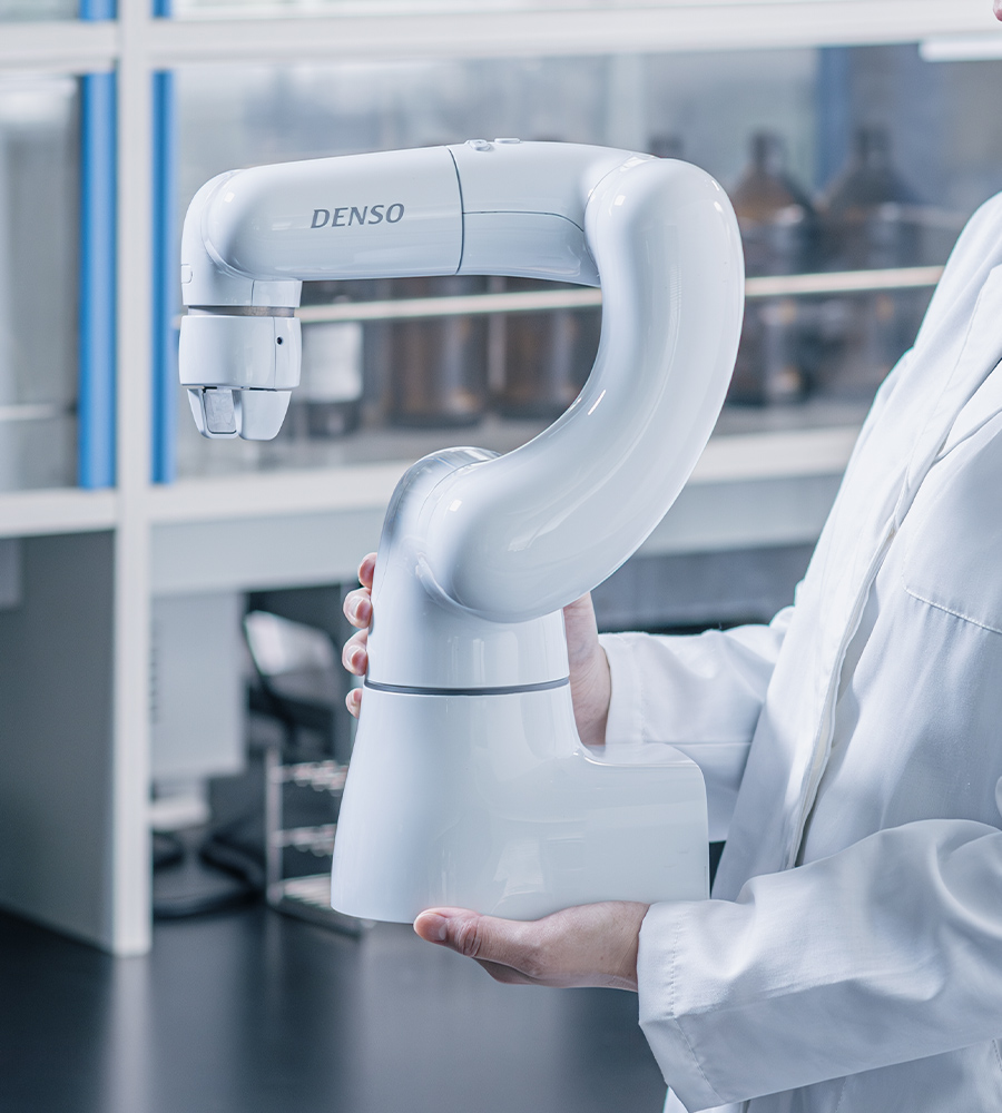 02 Small enough to be easily setup on a table Expands possibilities in the lab