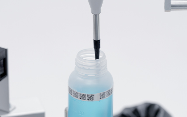 04 Sample suction/dispensing