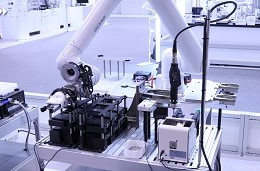 AMRを活用した自律搬送・組立システム