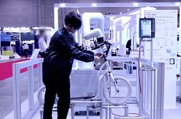 キックボード協働組立作業